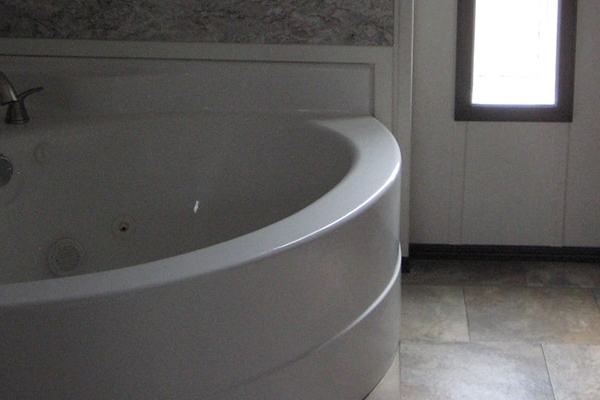 1372-ensuite-jetted-tub-thumbnail-minD923140D-3DA1-194F-892F-77AEDE08972B.jpg